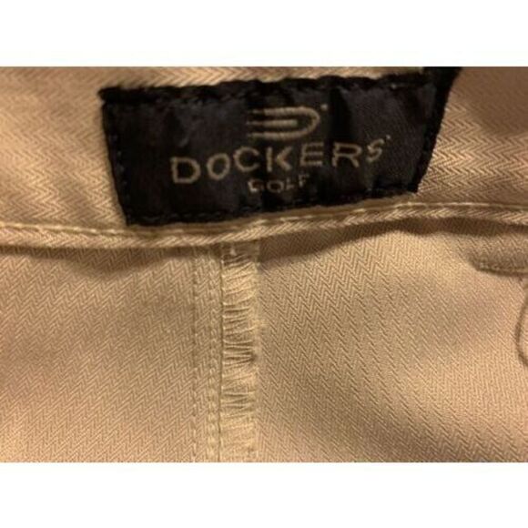 DOCKERS GOLF SIZE 38 BEIGE SHORTS - Picture 3 of 4